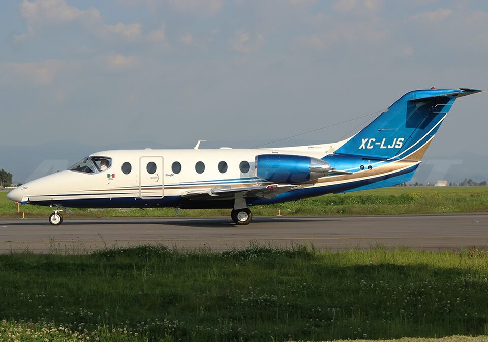 Hawker 400