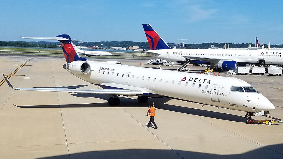 CRJ 700