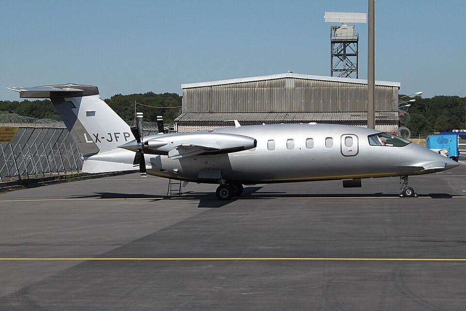 Piaggio P.180 Avanti